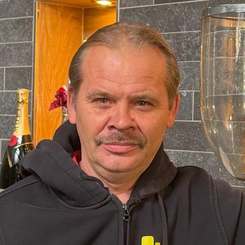 Alexander Kessler, Fliesenleger Vorarbeiter